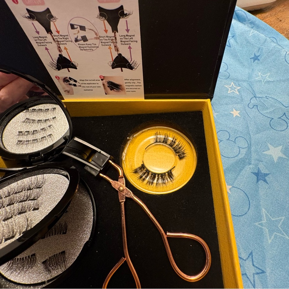 Magnetic Eyelashes Set with Applicator - Black - Picture 2 of 9